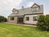 CAE Glas Hotel a Trewalchmai