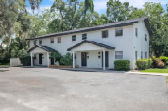 Be Our Guest - Cozy Townhome Near Downtown Ocala 2 Bedroom Townhouse