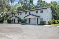 Be Our Guest - Cozy Townhome Near Downtown Ocala 2 Bedroom Townhouse Hotels near Silver Springs State Park