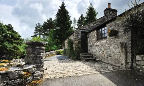 Tipsy Gin Cottage Hotels in Crosthwaite and Lyth