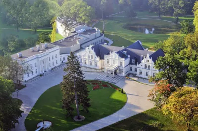 Hotel Pałac Romantyczny Các khách sạn ở Gmina Ciechocin