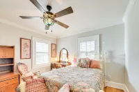 Walk to UK Campus: Charming Home w/ Patio! - homestay