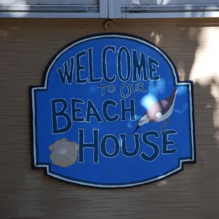 Beach Side Hideaway 1 Bedroom Condo by Redawning