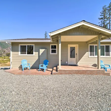 River Acres Retreat w/ Grill & River Access!