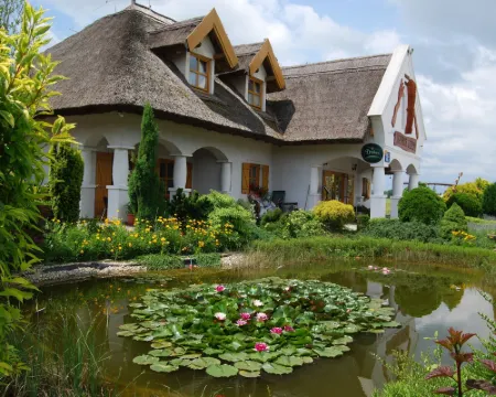 Rigótanya Relax & Wellness Panzió Bükfürdő Hotels in Buk