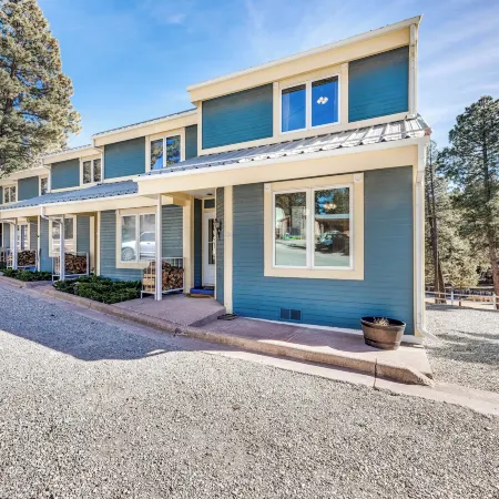 Bright Townhome - 1 Mile to Downtown Cloudcroft
