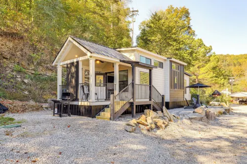 Deck, Grill and Fishing Pond Modern Cookeville Gem - 3 étoiles