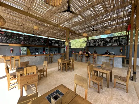 Straw Hat Surf Hostel