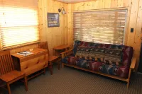 Lazy R Cottages- 1 Apts
