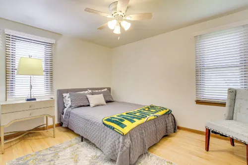 < 1 Mi to Lambeau Field: Green Bay Home w/ Grill! - 3-نجوم