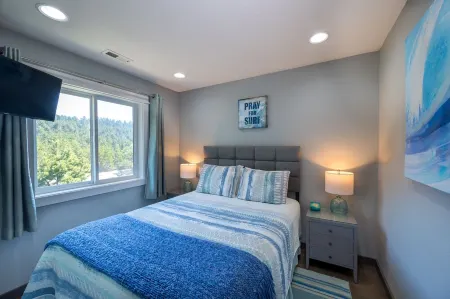 Salt Lyfe 2 Br Sleeps 6+2 CH 2 Min Walk to Beach