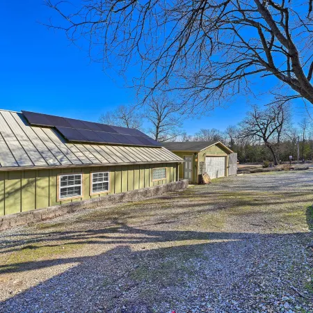 Boho Mountain Home Escape, Walk to Marina!
