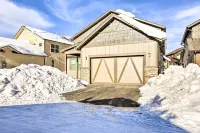 Stunning Granby Home w/ Hot Tub: Hike & Ski! - Pysäköinti