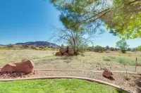 Zion Area Home w/ Scenic Views & Private Hot Tub! - 방갈로