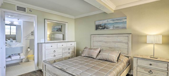 Waterfront Resort Condo w/ Private Beach & Pool Hotels in Pasco County