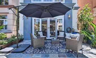 Oceanside Home w/ Rooftop Patio - Steps to Beach!