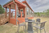 Modern Sunset Cabin w/ Wood Fire Pit! - Parkplatz