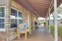 Cobblestone Cottage 10 Mi to Pomme de Terre! - 3-Star