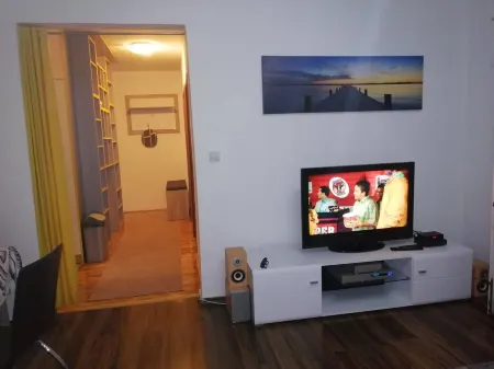 Yellow Apartment Отели рядом с достопримечательностью «Собор Воскресения Христова»