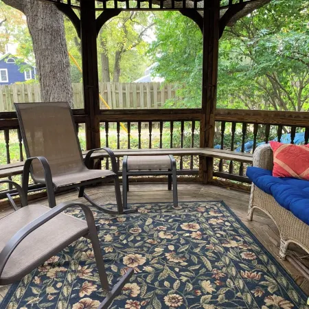 Central and Shady 1-bedroom house in Yellow Springs with WiFi and AC