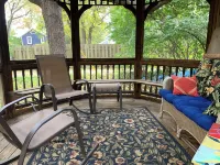 Central and Shady 1-bedroom house in Yellow Springs with WiFi and AC