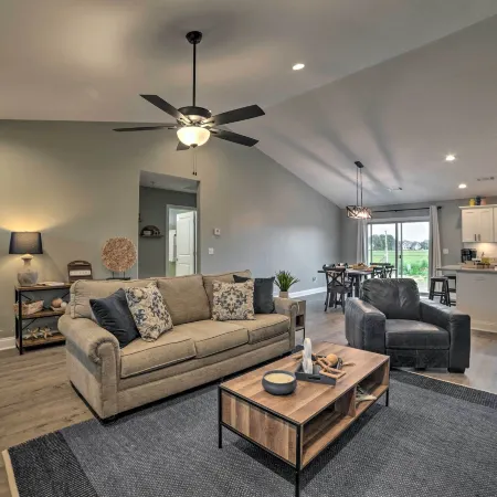 Cozy Murray Retreat Near MSU and Local Eateries