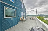 Queen City Home w/ Ohio River View - 3 Mi to Dtwn! Hotels in Bellevue