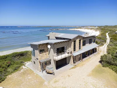 Hangklip Villa by Host Agents Hotels near Palmietrivier