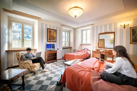 Park Hotel Regina - with Air-Condition and Outdoor Heated Pool Отели в г. Баньи-ди-Лукка