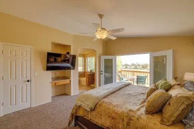 Pool Table, Golf Course View! Phoenix Desert Oasis Hotels in Ahwatukee Foothills