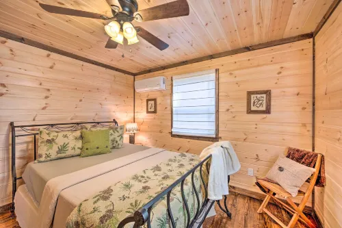Updated Cabin w/ Fire Pit: 2 Mi to Utv & Hike - 3 tähden