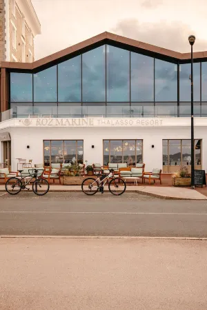 Hôtel Roz Marine Thalasso Resort Отели рядом с достопримечательностью «Ploumanac'h LIghthouse»