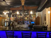 Decker Hotel & Bar