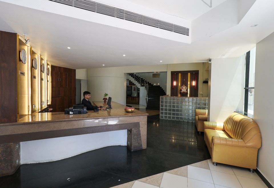 Hotel Yash Inn의 로비 모습