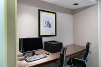 La Quinta Inn & Suites by Wyndham Memphis Airport Graceland - Business