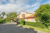 Contact Hôtel O'Nice Saintes Hotel a Saint-Hilaire-de-Villefranche