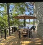 New Vacation Rental on Lake Sinclair with boat dock and Kayaks