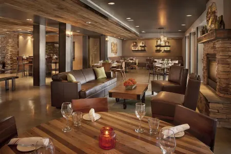 The Lodge at Tiburon Отели рядом с достопримечательностью «Moore Road Pier»