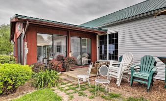 Lyndonville Home w/ Fire Pit, Screened Patio & A/C