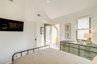 1 Mi to Dtwn Grand Rapids: Chic Condo w/ Balcony! - balcony