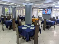 Crescent Resort And Conference Centre فنادق في Olooloitikosh