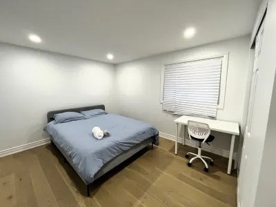 Luxury home in Oshawa Oshawa Museum附近的飯店