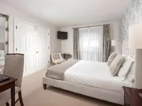 The Cook and Barker Inn