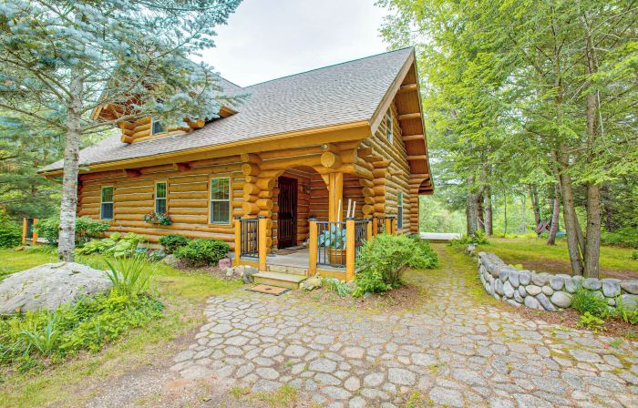 Handcrafted Log Home on River Near Crystal Mtn