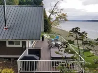 Five Peaks Cottage Beach HotTub Kayaks Treehouse