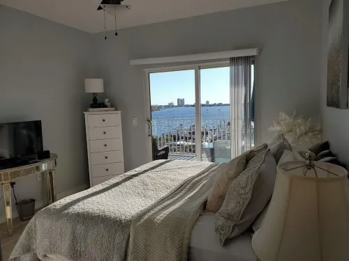 Pensacola beach condo, perfect location, w sunset water views
