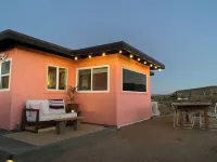 Casa Flamingo | Cozy Cabin with Views | 5 Acres 조슈아 트리 게이트웨이 주변 호텔