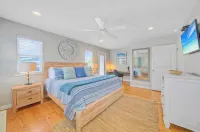 Gated Community w Pool 5Mins to Beach Latitude Adjustment by AvantStay Hotels near Fly It Port ' A