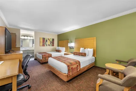 Best Western Angus Inn Отели рядом с достопримечательностью «Great Bend Courthouse»