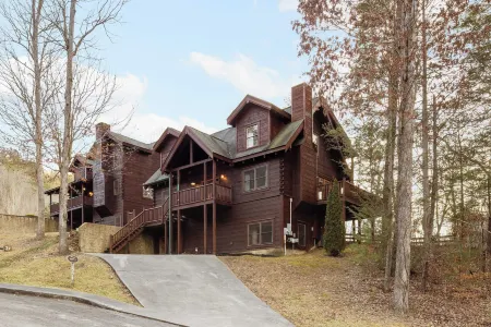 Redesigned Hot Tub Firepit Billiards Pigeon Forge Riverbend by AvantStay